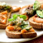 Сэндвич с авокадо и сардинами рецепт