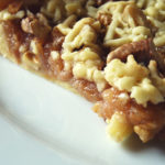 Пирог с яблочным вареньем и грецкими орехами рецепт с фото