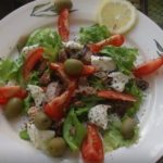 Итальянский салат с тунцом и моцареллой рецепт