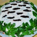 Салат Березка с курицей, черносливом и грибами рецепт