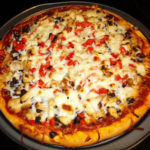 Пицца Тако с фасолью, оливками и сыром чеддер рецепт