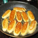 Картофельные зразы с яйцом и луком на сковороде рецепт