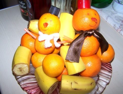 Как сделать снеговики из мандаринов