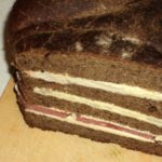 Бутерброд «Пыж» с черным хлебом и колбасой рецепт приготовления