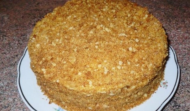 Торт медовик с инжиром, фисташками и фундуком рецепт
