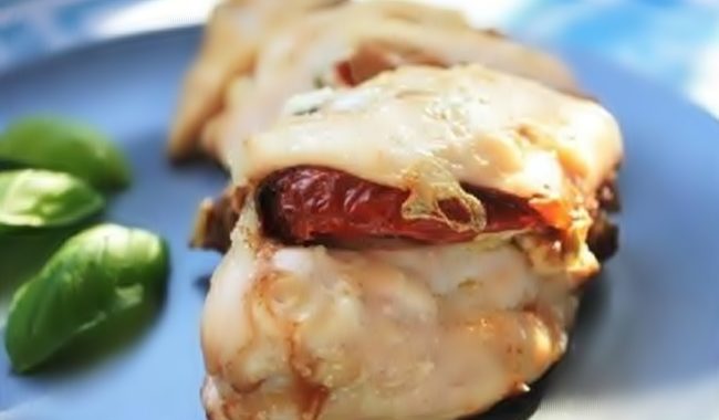 Куриная грудка с вялеными томатами и сыром рецепт