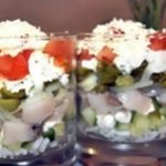 Салат «Шторм» с сельдью и помидорами рецепт