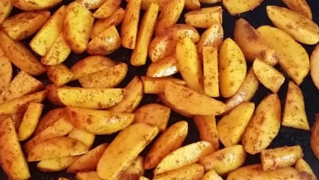 Картофель по-домашнему в духовке рецепт