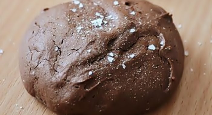 Необычное шоколадное печенье со сгущенкой и солью