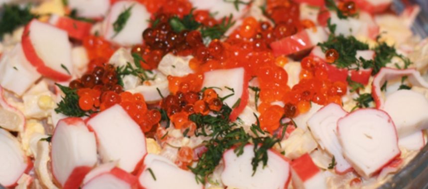 Морской салат с кальмарами и крабовыми палочками – пошаговый рецепт
