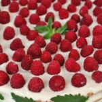 Бисквитный торт с малиной - пошаговый рецепт с фото